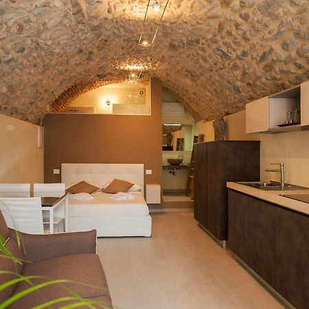 סן פליס דל בנאקו La Bellavita Del Garda Luxury Apartments מראה חיצוני תמונה